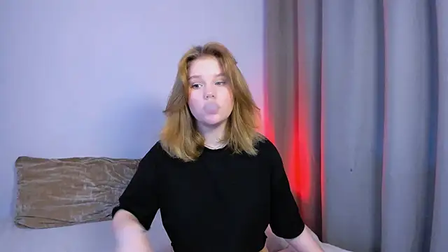 LaseyMoon online show from 09/26/25, 11:14