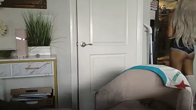 princesskimamii online show from 09/27/25, 11:32