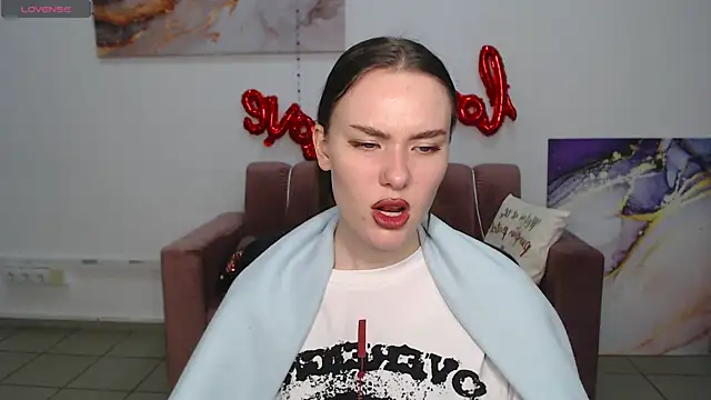 ElenaOconar online show from 03/10/25, 09:43