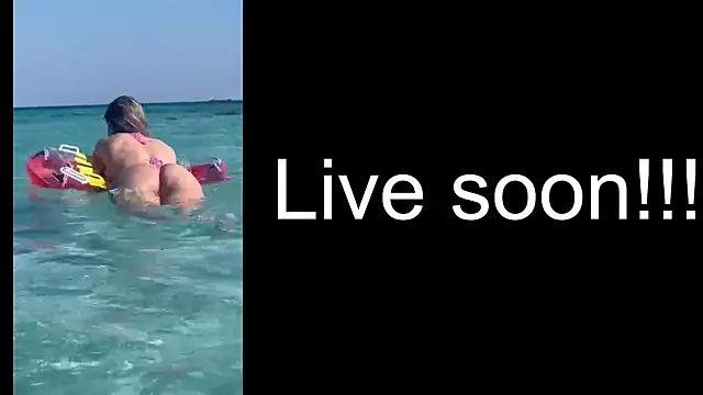 Snapshot of _Allie_ chatting on 10/18/25, 04:26 Allie online show from 10/18/25, 04:26