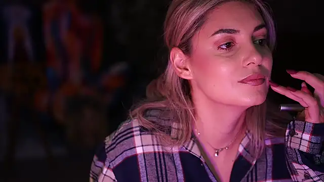 Snapshot of _Allie_ chatting on 11/06/25, 06:03 Allie online show from 11/06/25, 06:03