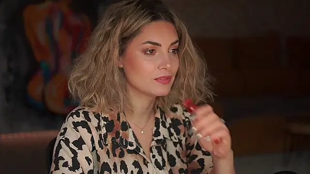 Snapshot of _Allie_ chatting on 12/15/25, 11:03 Allie online show from 12/15/25, 11:03