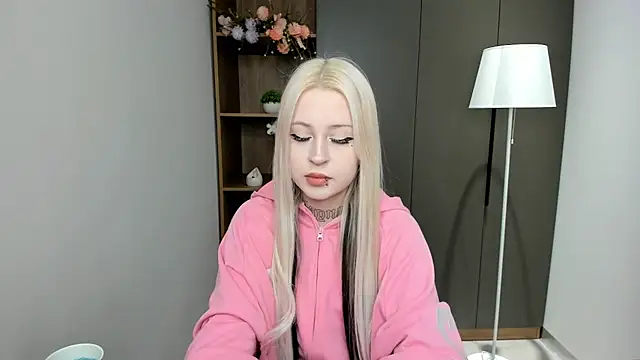 Snapshot of JoanColdwell chatting on 02/27/25, 05:02 JoanColdwell online show from 02/27/25, 05:02