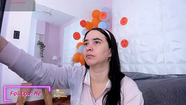 Snapshot of Valeriagomez_ chatting on 10/31/25, 12:17 Valeriagomez online show from 10/31/25, 12:17