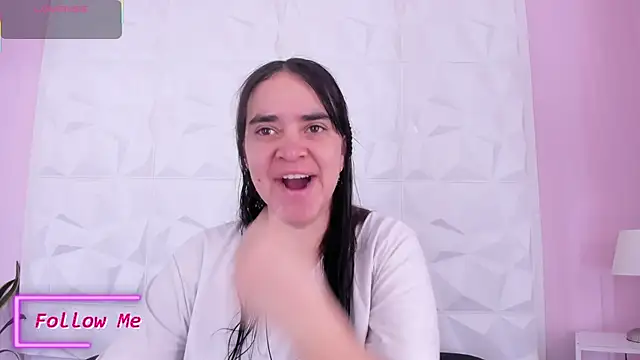 Snapshot of Valeriagomez_ chatting on 11/30/25, 12:20 Valeriagomez online show from 11/30/25, 12:20