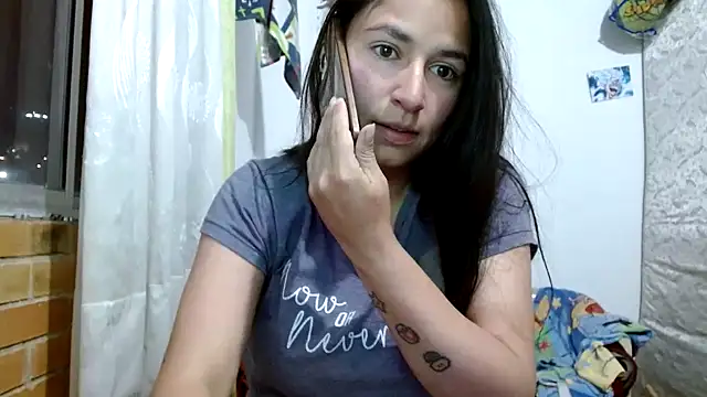 Snapshot of Escarcha-blue chatting on 11/07/25, 11:27 Escarcha-blue online show from 11/07/25, 11:27