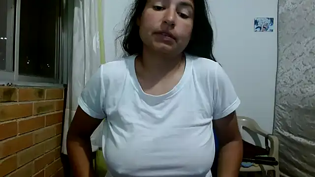 Snapshot of Escarcha-blue chatting on 11/19/25, 12:10 Escarcha-blue online show from 11/19/25, 12:10