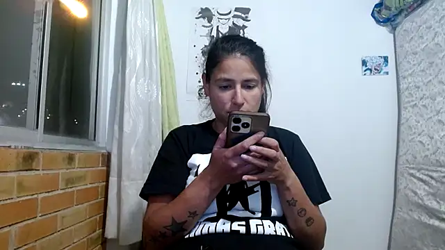 Snapshot of Escarcha-blue chatting on 12/02/25, 04:18 Escarcha-blue online show from 12/02/25, 04:18