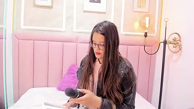 Snapshot of Samy_jons chatting on 11/15/25, 12:34 Samy jons online show from 11/15/25, 12:34