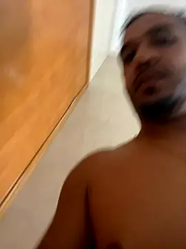 Snapshot of Lindp190194 chatting on 11/21/25, 05:33 Lindp190194 online show from 11/21/25, 05:33