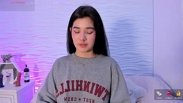 NicoleDallas online show from 03/11/25, 01:45