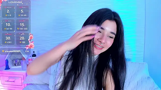 NicoleDallas online show from 03/18/25, 07:31