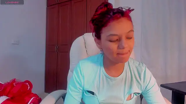 Snapshot of gime_lara chatting on 11/14/25, 12:04 gime lara online show from 11/14/25, 12:04