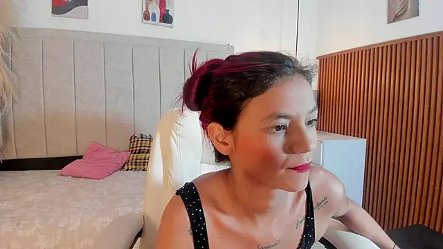 Snapshot of gime_lara chatting on 05/21/26, 12:56 gime lara online show from 05/21/26, 12:56
