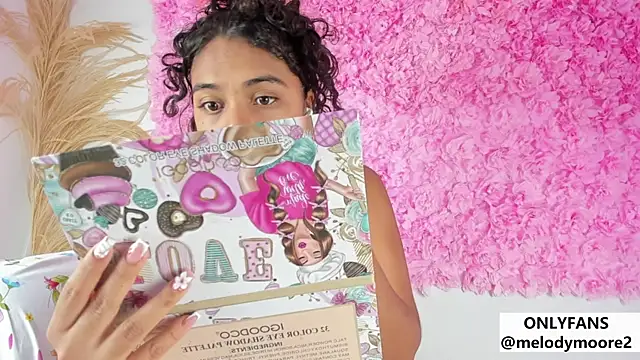 Snapshot of Melodymoore_ chatting on 12/18/25, 10:49 Melodymoore online show from 12/18/25, 10:49