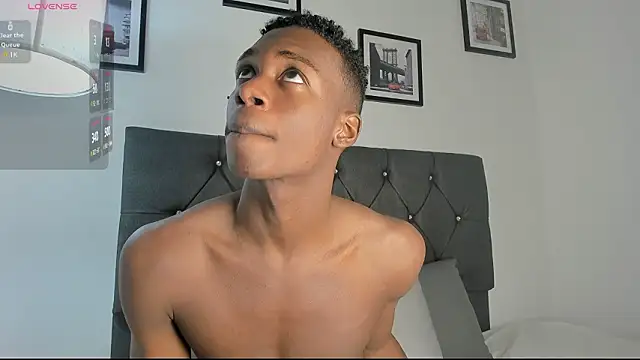 Snapshot of noah_johes chatting on 03/22/26, 03:32 noah johes online show from 03/22/26, 03:32
