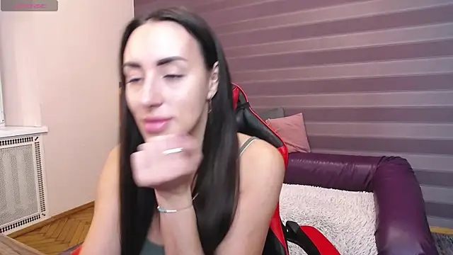 Snapshot of JenniferStone chatting on 10/20/25, 06:36 JenniferStone online show from 10/20/25, 06:36