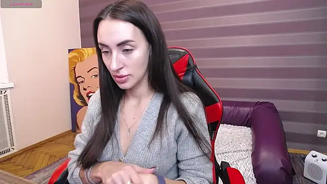 Snapshot of JenniferStone chatting on 11/14/25, 08:57 JenniferStone online show from 11/14/25, 08:57