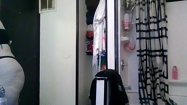 Snapshot of mrstoxox4594 chatting on 09/21/25, 03:24 mrstoxox4594 online show from 09/21/25, 03:24