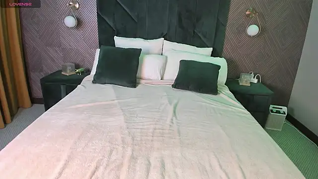 Amy Hall online show from 10/22/25, 12:44