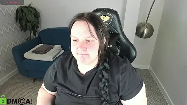 Amy Hall online show from 10/27/25, 01:42