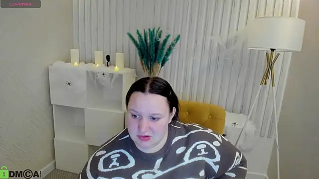 Amy Hall online show from 10/28/25, 01:20