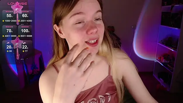 Strawberry juli online show from 09/22/25, 07:43