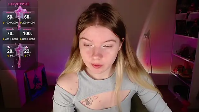 Strawberry juli online show from 09/29/25, 06:40