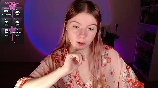 Snapshot of Strawberry_juli chatting on 01/18/26, 08:01 Strawberry juli online show from 01/18/26, 08:01