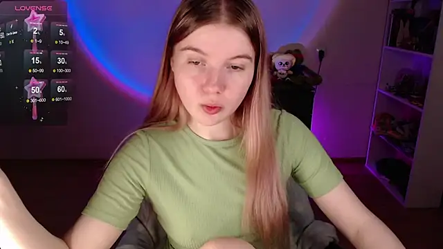 Snapshot of Strawberry_juli chatting on 02/16/26, 01:29 Strawberry juli online show from 02/16/26, 01:29