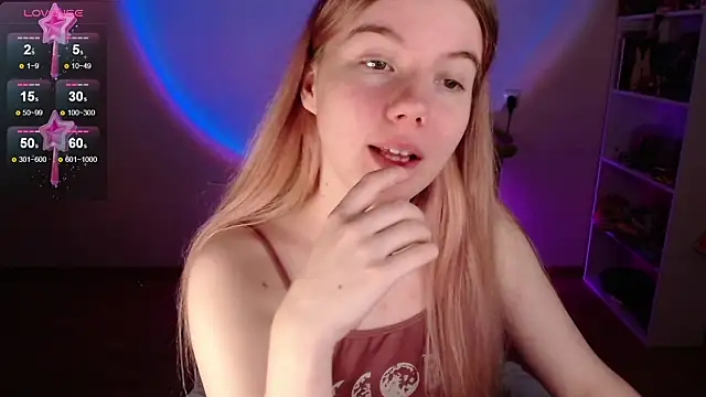 Snapshot of Strawberry_juli chatting on 02/21/26, 02:12 Strawberry juli online show from 02/21/26, 02:12
