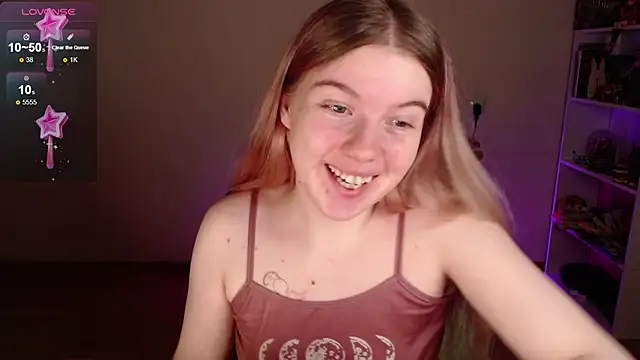 Snapshot of Strawberry_juli chatting on 02/28/26, 01:23 Strawberry juli online show from 02/28/26, 01:23