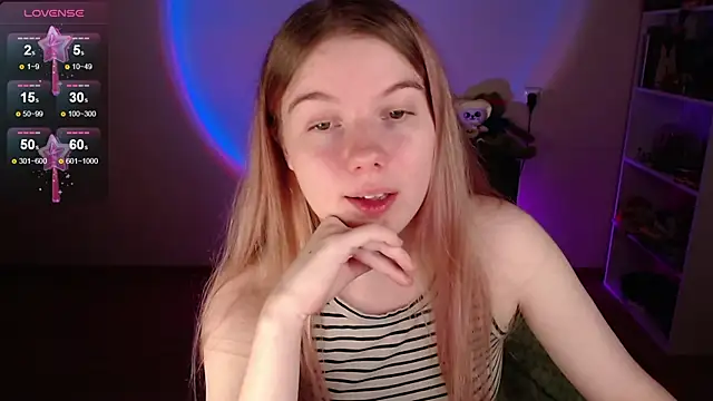 Snapshot of Strawberry_juli chatting on 03/14/26, 11:37 Strawberry juli online show from 03/14/26, 11:37