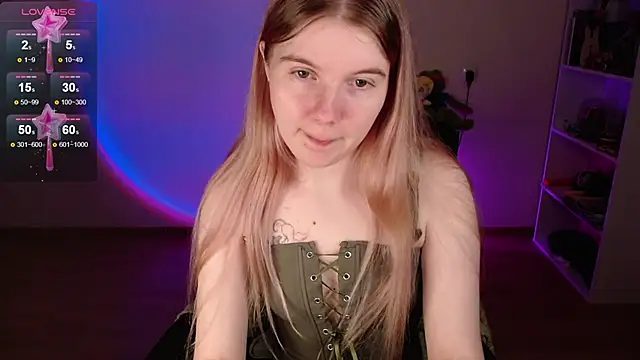Snapshot of Strawberry_juli chatting on 03/21/26, 03:26 Strawberry juli online show from 03/21/26, 03:26