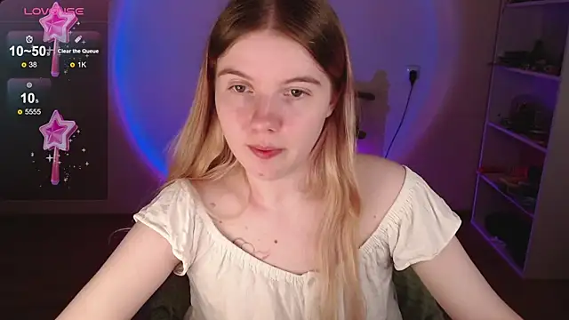 Snapshot of Strawberry_juli chatting on 05/01/26, 11:59 Strawberry juli online show from 05/01/26, 11:59