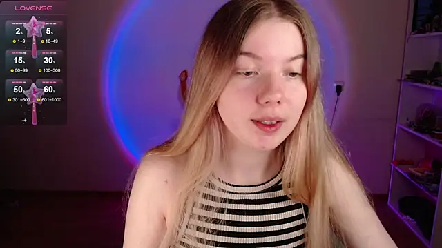 Snapshot of Strawberry_juli chatting on 05/02/26, 08:08 Strawberry juli online show from 05/02/26, 08:08