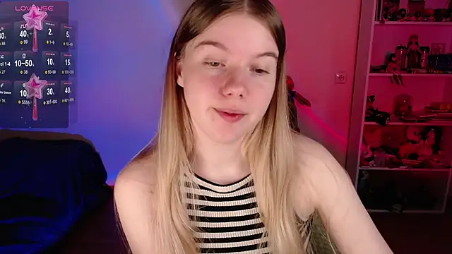 Snapshot of Strawberry_juli chatting on 06/11/26, 03:48 Strawberry juli online show from 06/11/26, 03:48
