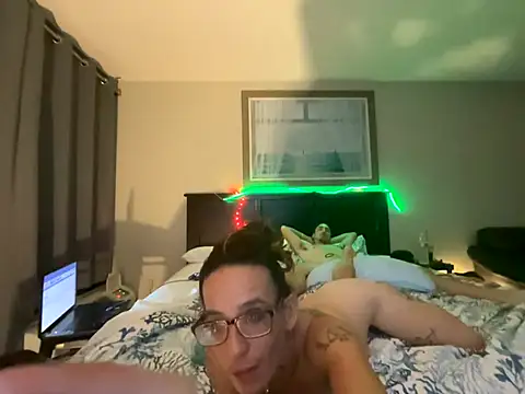 Snapshot of JerseyGem chatting on 10/05/25, 10:57 JerseyGem online show from 10/05/25, 10:57