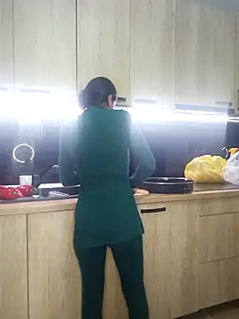 zoeylarkens online show from 10/29/25, 01:57