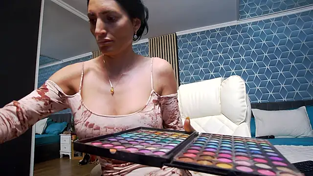 zoeylarkens online show from 11/13/25, 07:35