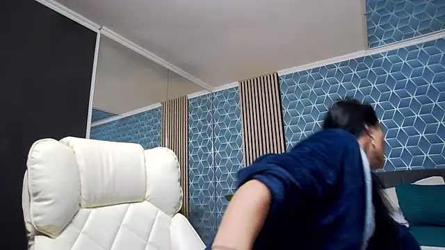 zoeylarkens online show from 11/25/25, 07:36