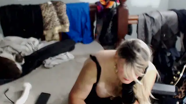 emmex671 online show from 10/27/25, 01:09