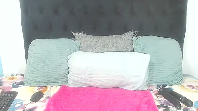 Snapshot of BootyClitQueen chatting on 11/04/25, 04:06 BootyClitQueen online show from 11/04/25, 04:06