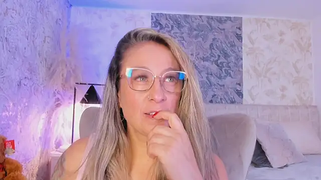 Snapshot of Liannaa_ chatting on 10/30/25, 07:58 Liannaa online show from 10/30/25, 07:58