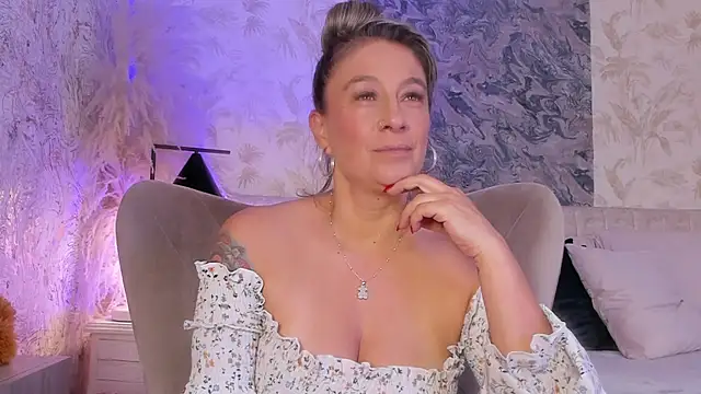 Snapshot of Liannaa_ chatting on 11/03/25, 06:31 Liannaa online show from 11/03/25, 06:31