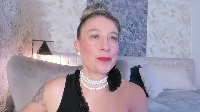 Snapshot of Liannaa_ chatting on 11/06/25, 07:48 Liannaa online show from 11/06/25, 07:48