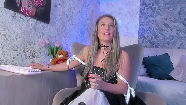 Snapshot of Liannaa_ chatting on 11/11/25, 07:36 Liannaa online show from 11/11/25, 07:36