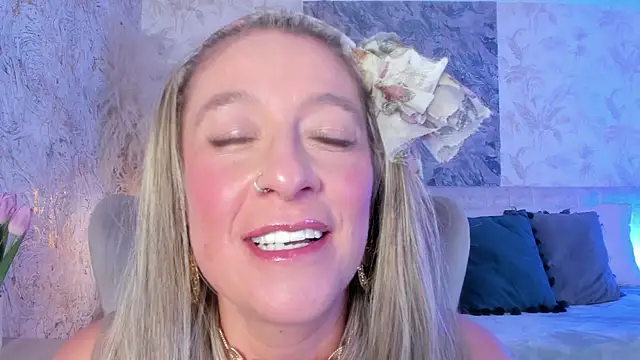 Snapshot of Liannaa_ chatting on 11/26/25, 05:58 Liannaa online show from 11/26/25, 05:58