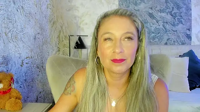 Snapshot of Liannaa_ chatting on 12/01/25, 08:03 Liannaa online show from 12/01/25, 08:03