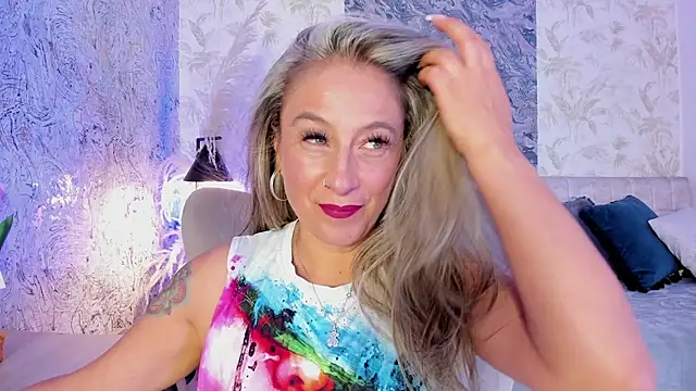 Liannaa  online show from 06/09/26, 07:47